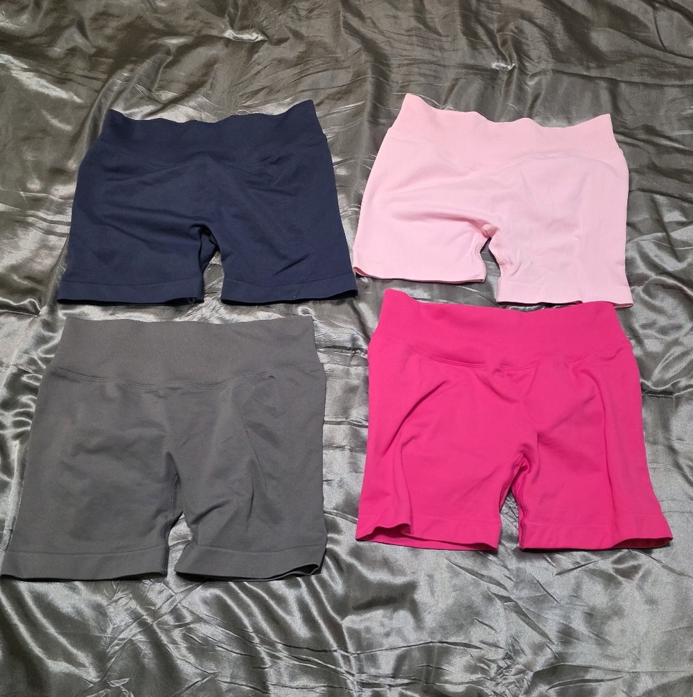 4pack NWOT Workout Booty Scrunch Shorts